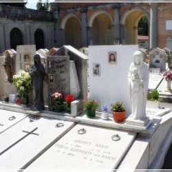 Arte Funeraria Lapidi e Statue in Pietra e Marmo Arte Funeraria Lapidi e Statue in Pietra e Marmo