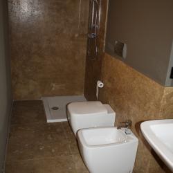 Bagno in Pietra e Marmo Pavimenti e Rivestimenti