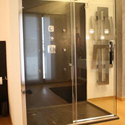 Doccia Design Moderno decorata in Pietra e Marmo su Misura