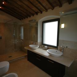 Bagno in pietra marmo e granito su misura