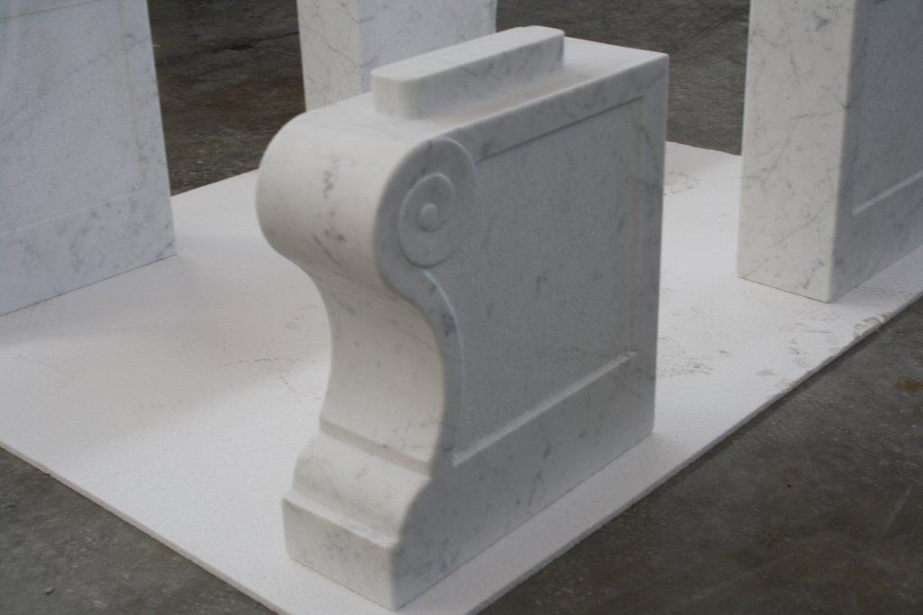 Splendida Panca in Marmo Bianco di Carrara realizzata da Valtiberina Marmi