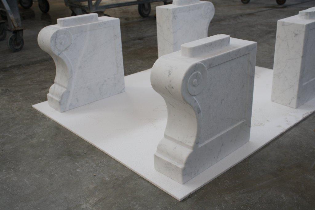 Splendida Panca in Marmo Bianco di Carrara realizzata da Valtiberina Marmi