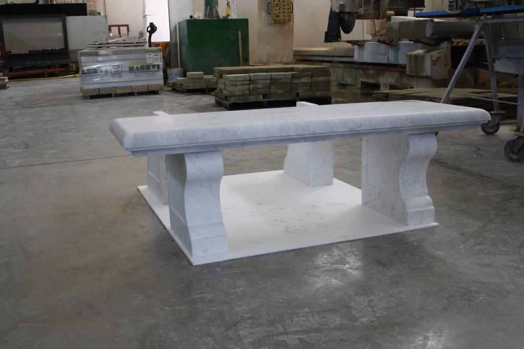 Splendida Panca in Marmo Bianco di Carrara realizzata da Valtiberina Marmi