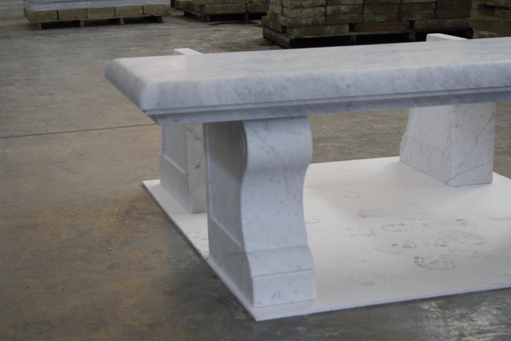 Splendida Panca in Marmo Bianco di Carrara realizzata da Valtiberina Marmi