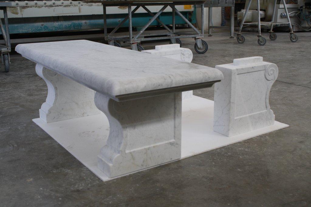 Splendida Panca in Marmo Bianco di Carrara realizzata da Valtiberina Marmi