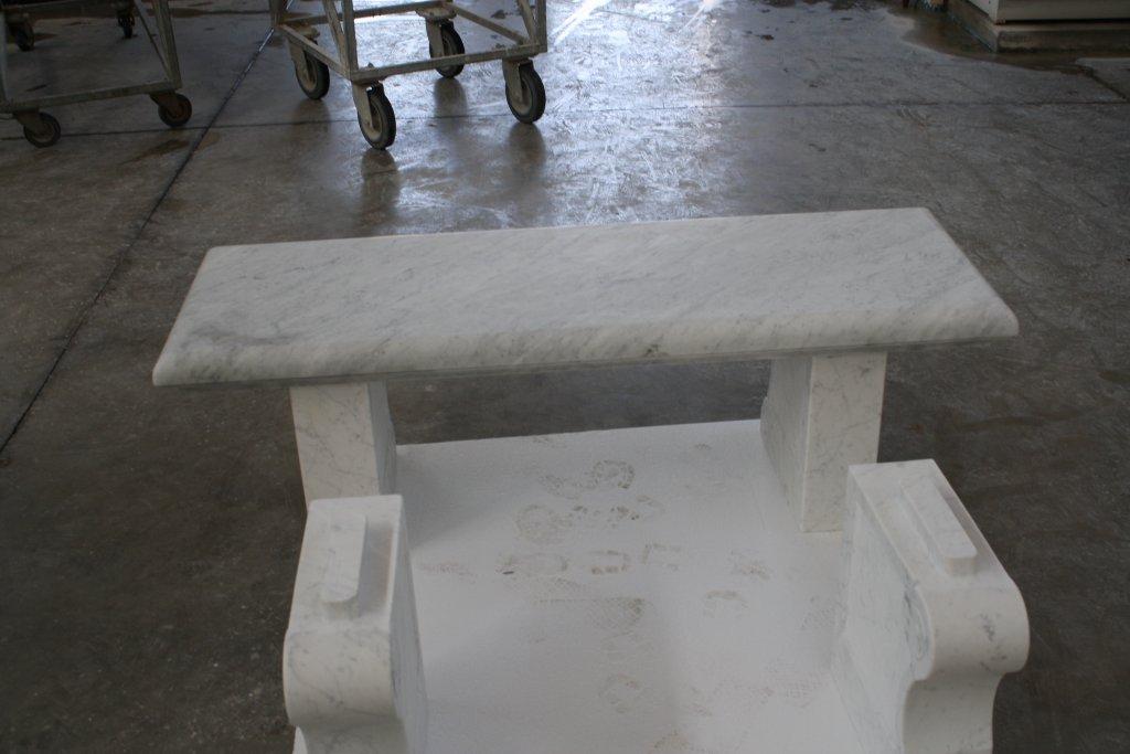 Splendida Panca in Marmo Bianco di Carrara realizzata da Valtiberina Marmi